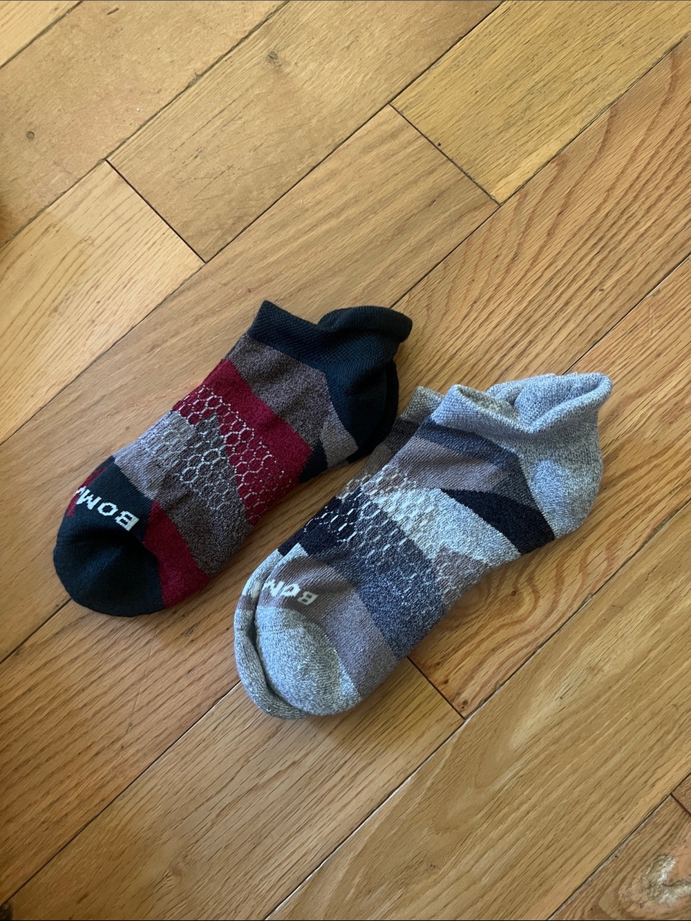 Bombas Low-Cut Athletic Socks in Gray and Burgundy